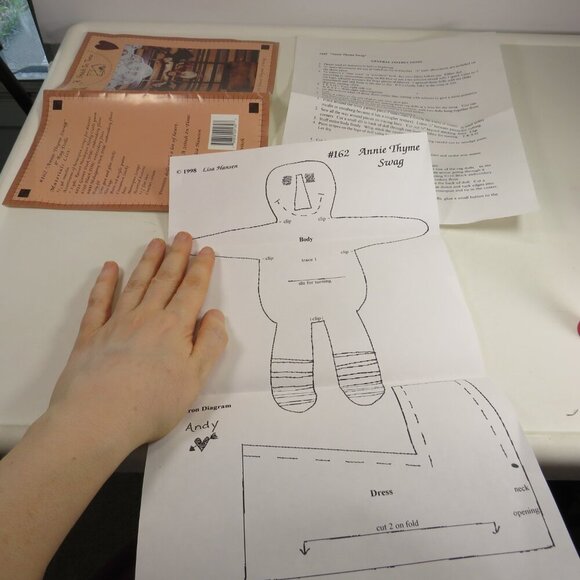 A STITCH IN TIME Pattern #165 & # 162...26" & 8" Rag Primitive Doll UNCUT - Picture 8 of 11